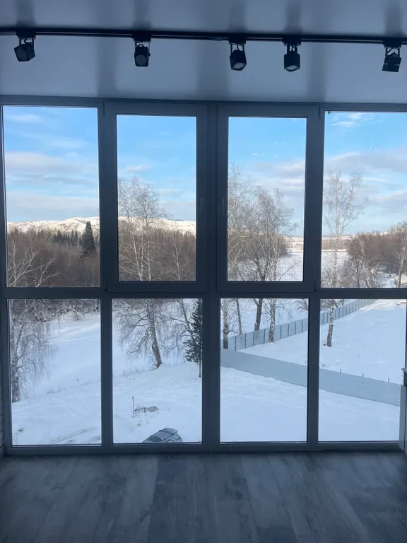 Уютная квартира с видом на горы и реку Катунь