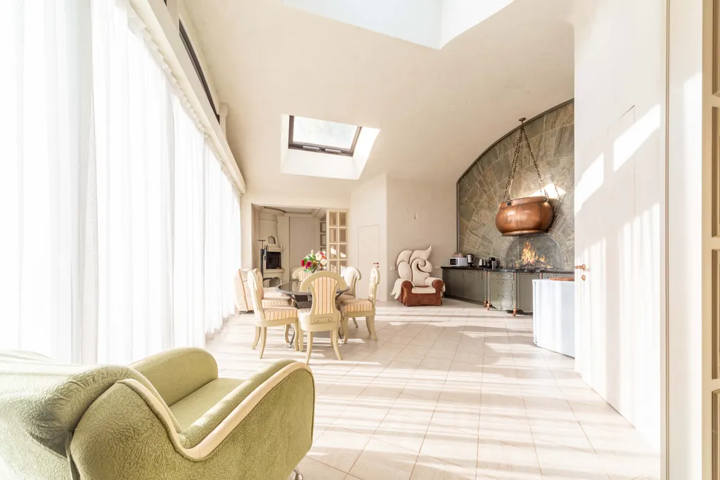 Уютный дом у озера