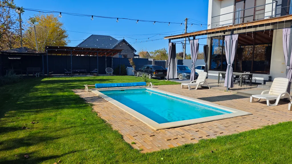 Коттедж Вилла Банана, дом с подогреваемым бассейном и баней в черте города — Елизаветинская