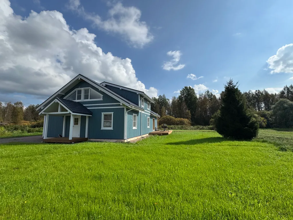 Большой дом у озера