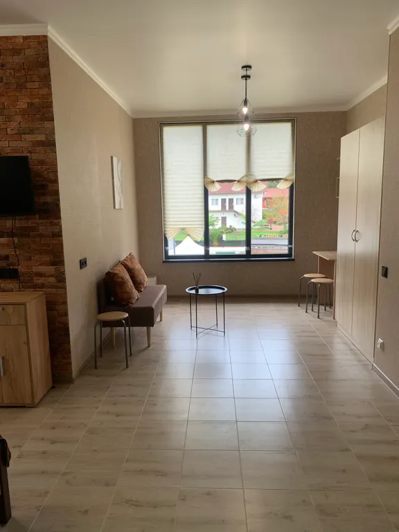 Комфортабельный дом с бассейном с видом на горы