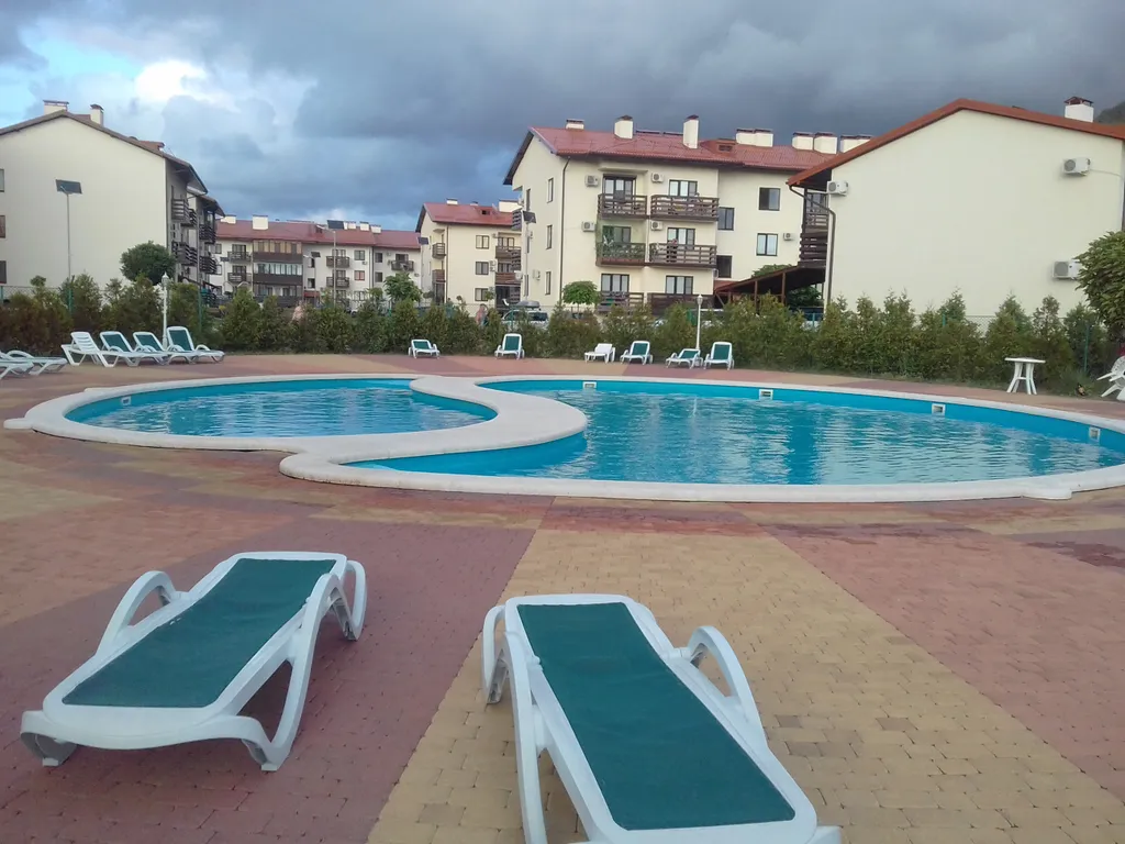 Студия с бассейном у моря