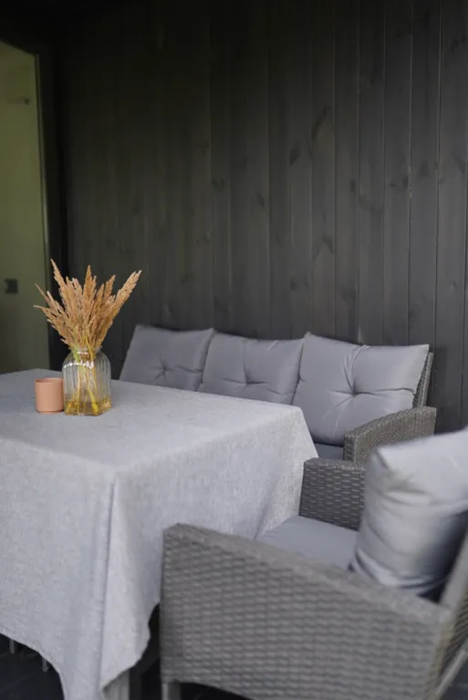 Домик на Новогодние праздники с панорамными окнами в лесу