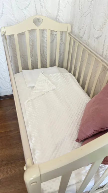 Семейная 2-комнатная квартира с детской кроваткой