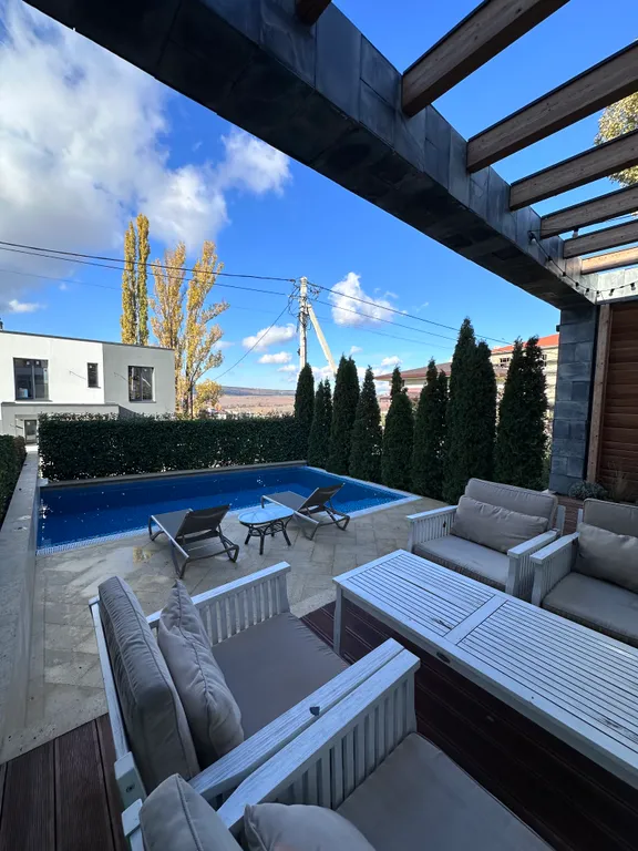 Вилла с бассейном среди виноградников Балаклавы