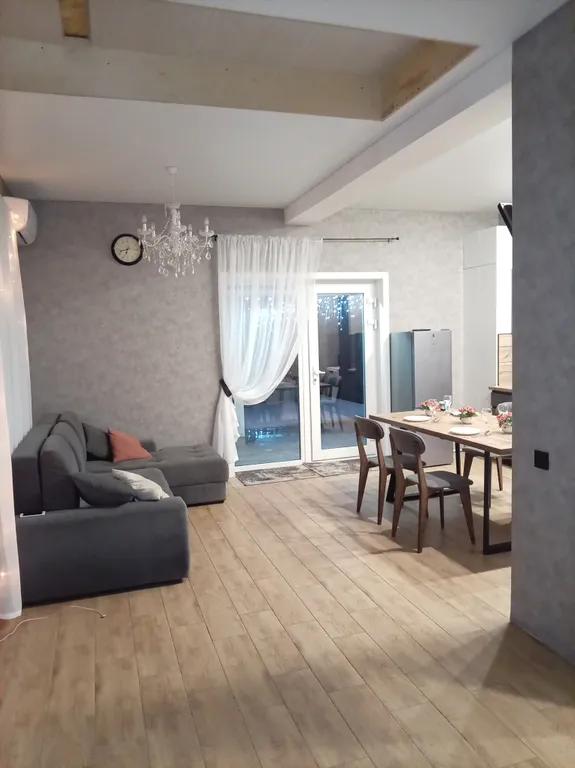 Дом с бассейном