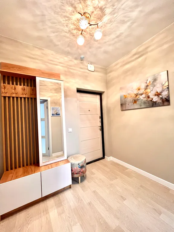 Комфортабельная видовая квартира с дизайнерским ремонтом возле моря