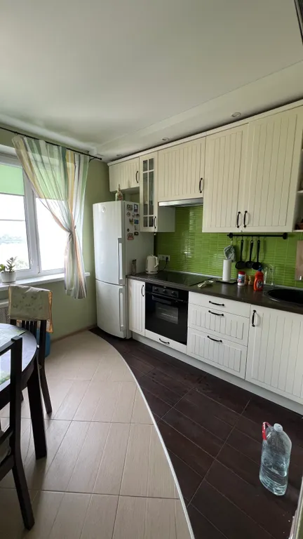 Видовая двухкомнатная квартира в зеленом районе города