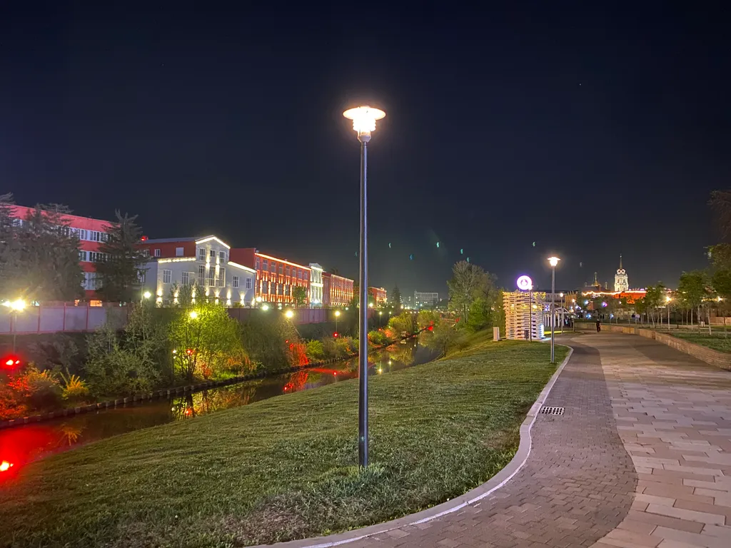 Студия через мост от Кремля