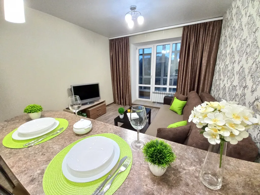 Евродвушка с панорамным остеклением рядом с зоопарком