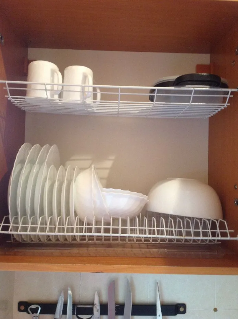 Кухня - посуда и приборы на 4 человек