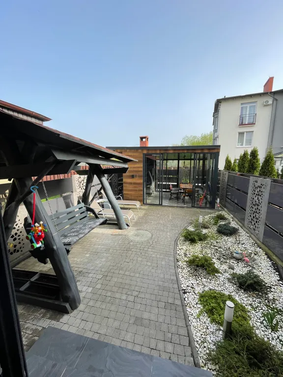 Семейный таунхаус в тихом месте западного побережья