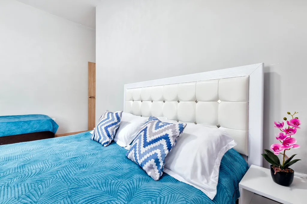 Уютная трехкомнатная квартира с тремя двухспальными кроватями на Экспо