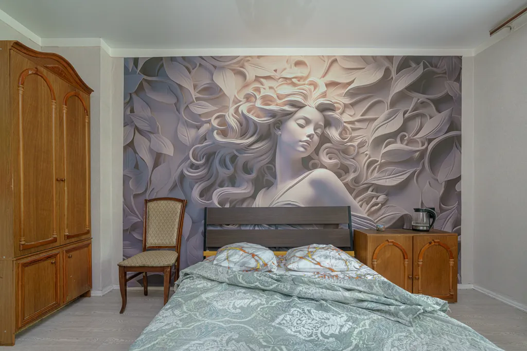 Большая комната с персональным компьютером