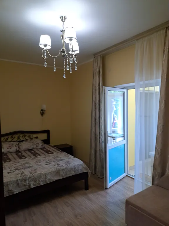 Уютный номер в центре с выходом на Кипарисовую аллею