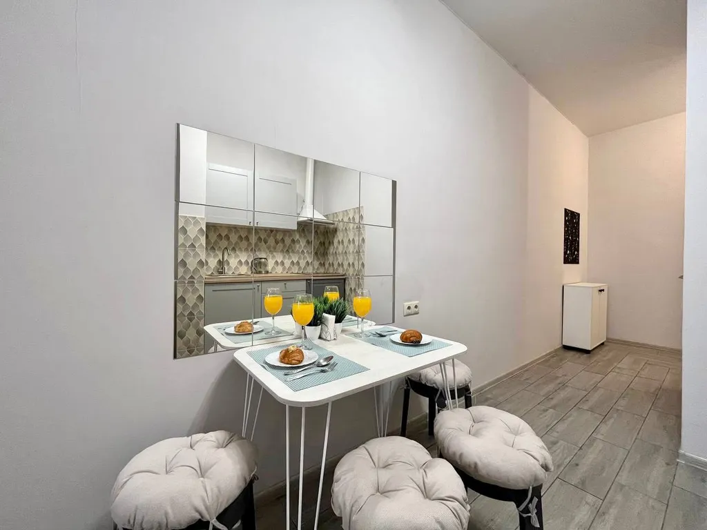 Просторная четырехместная квартира рядом у ТЦ Галерея