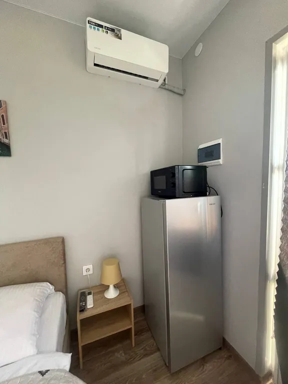 В центре приморского городка