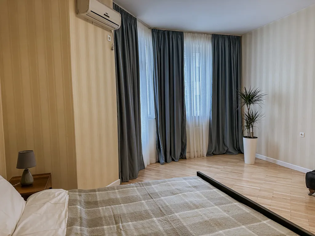 Лафамилия Тбилиси на площади Свободы