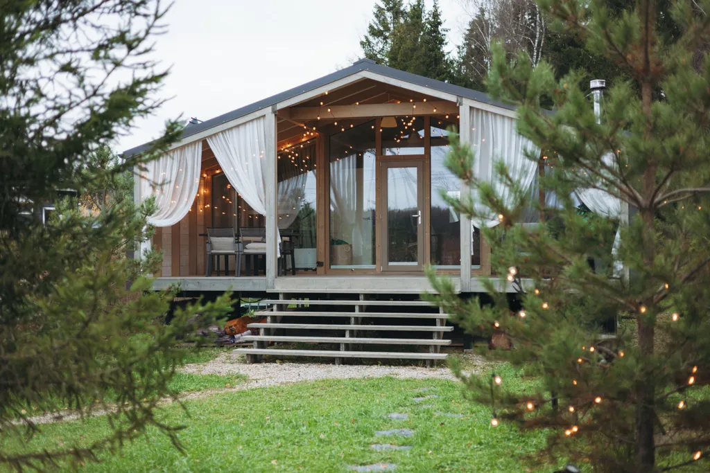 Дом с баней бочкой у воды и леса Green house