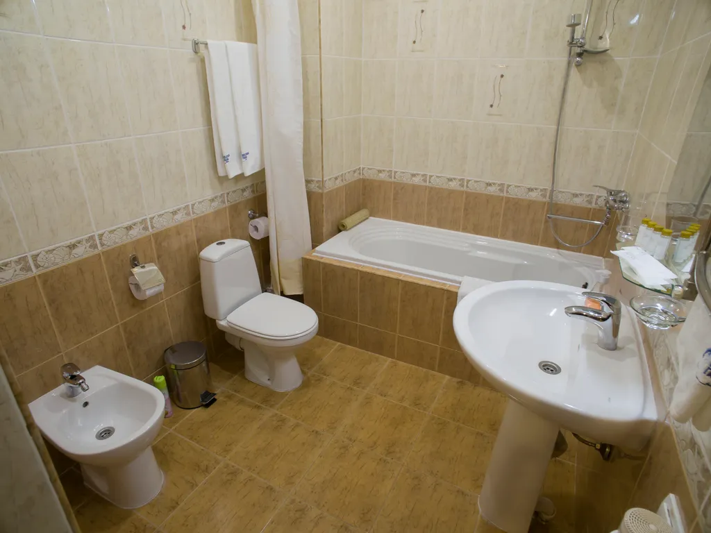 Простые покои с балконом