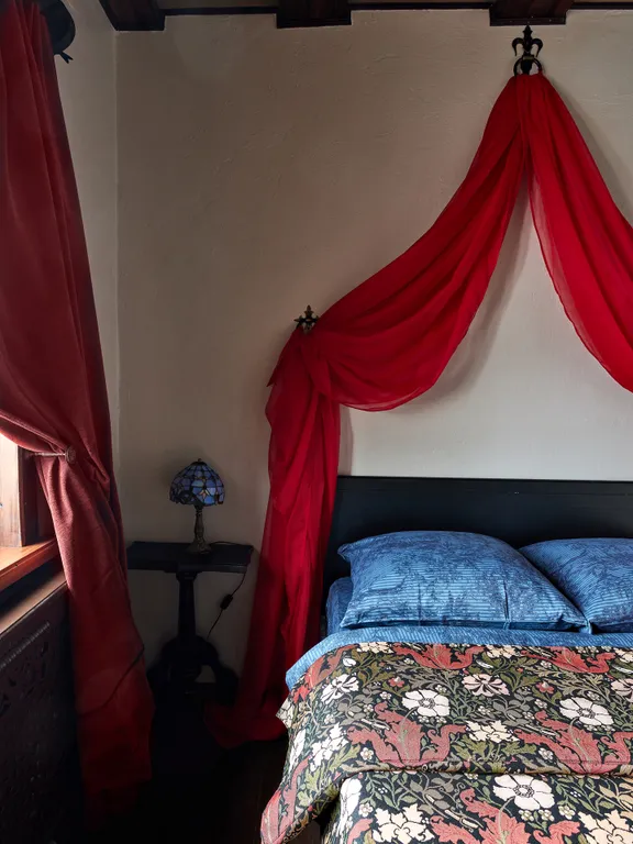 Готический замок Гранат Альдога