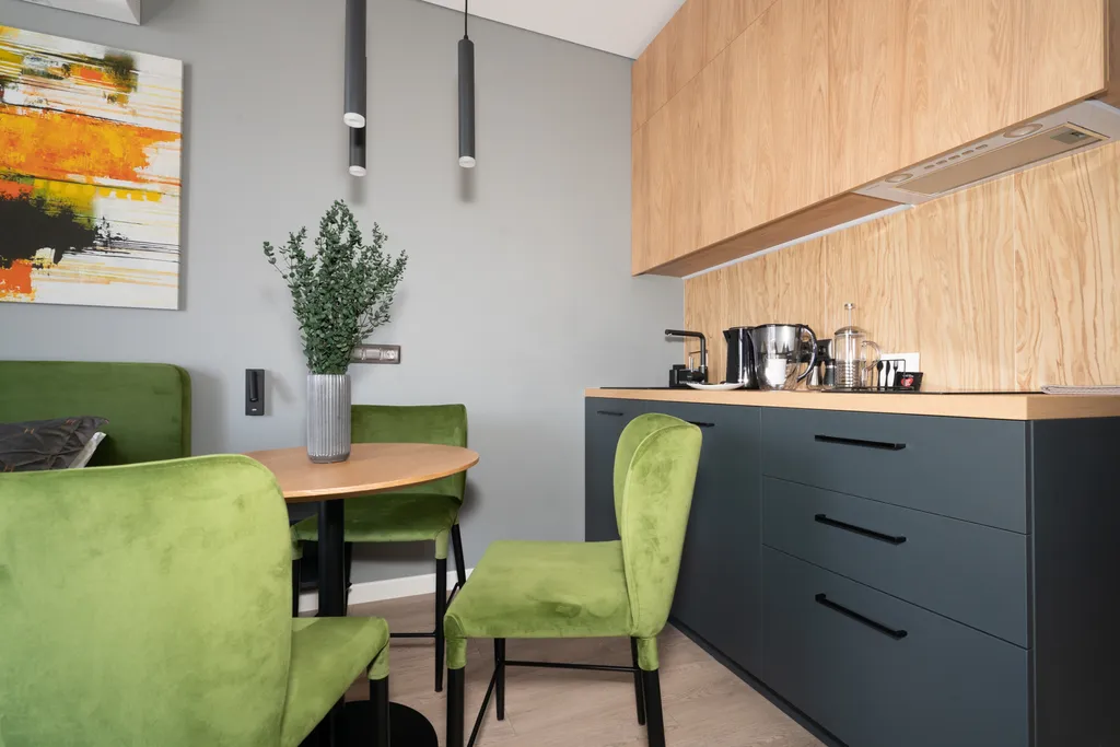 Дизайнерская студия LS-GREEN с боковым видом на море с 13 этажа