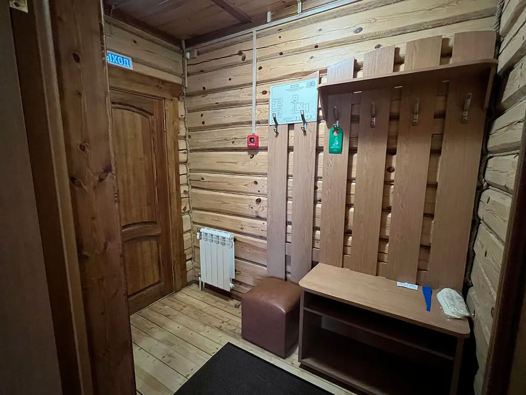 Семейный номер в деревянном коттедже