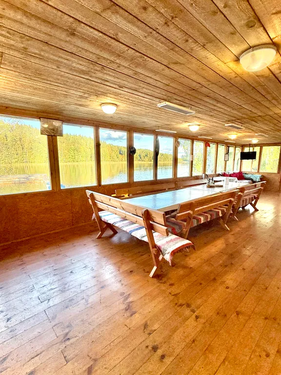 Домик с озером