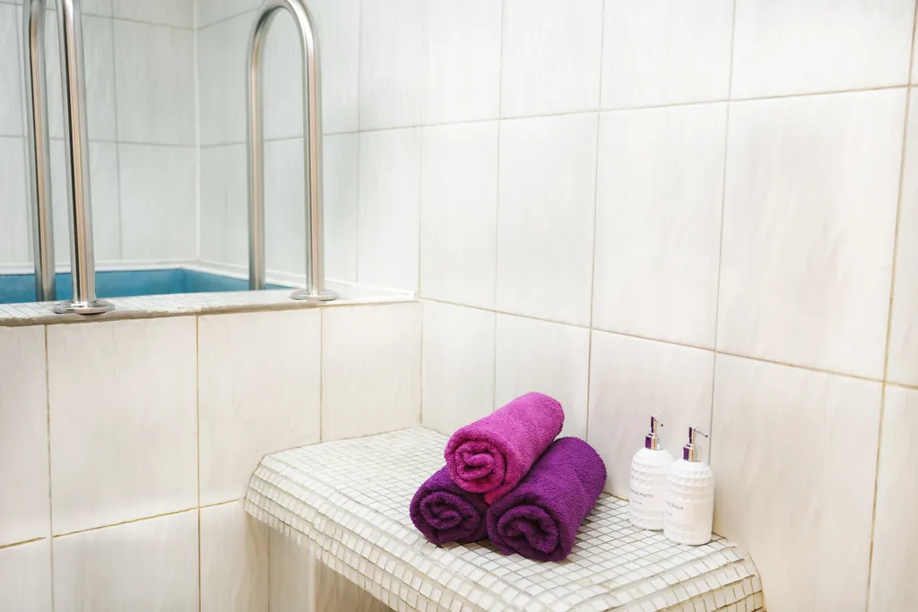 Двухэтажный срубовый гостевой домик с русской баней на дровах и купель