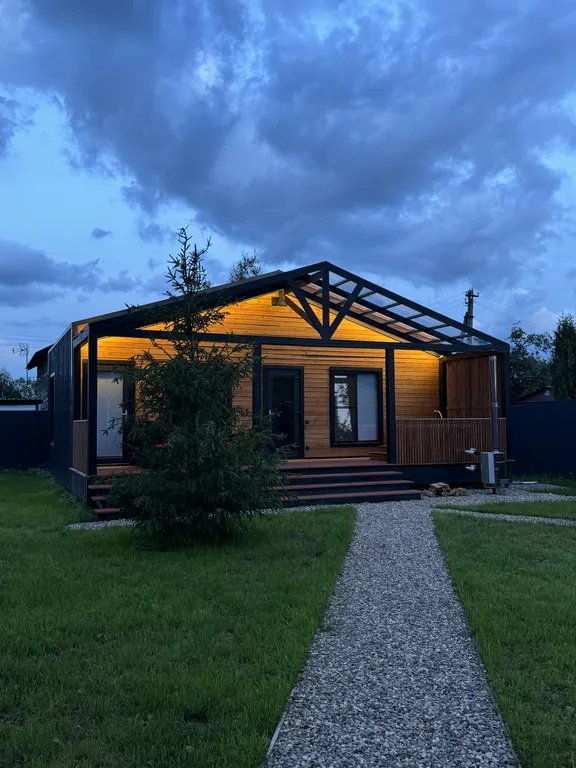 Дом с сауной, включена в стоимость, и горячей купелью на террасе