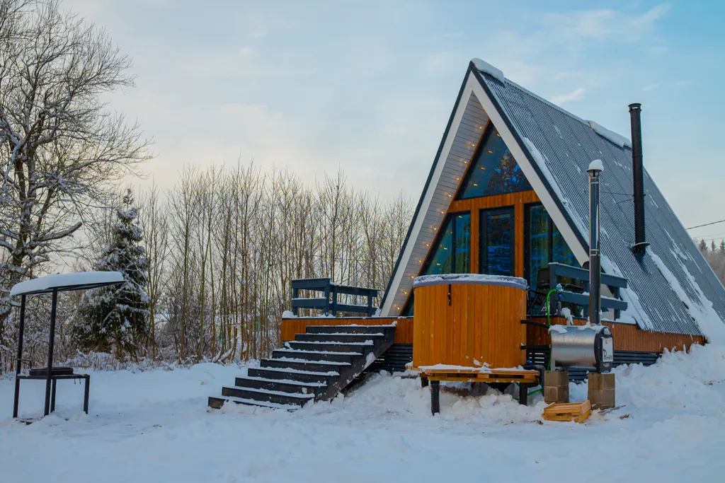 Коттедж Коттедж Уютный а-фрейм с камином и купелью на террасе — Сычево