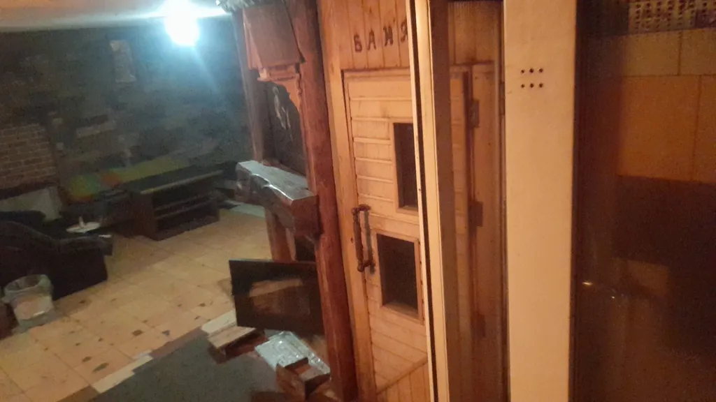 Большой дом с бассейном и диско, в ретро стиле около аэропорта Минск