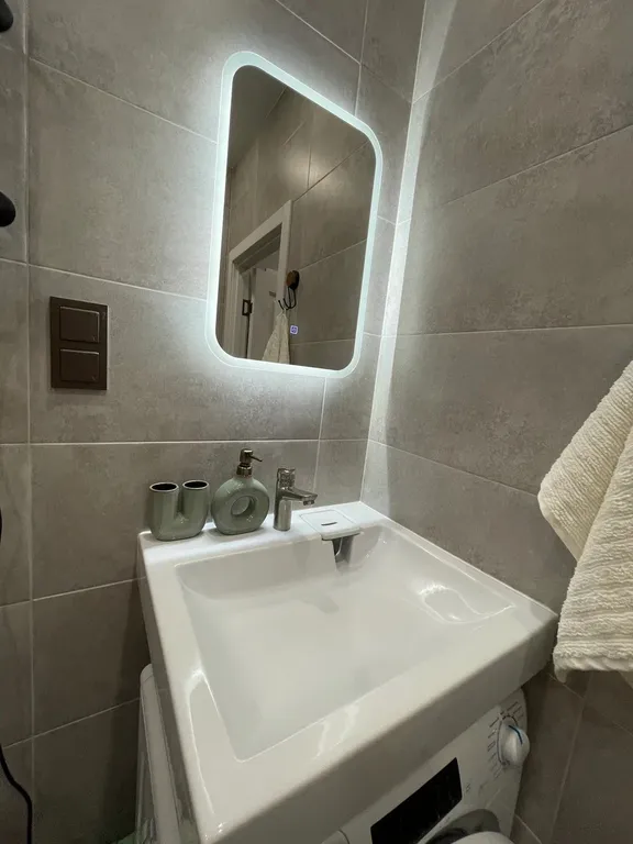 Стильная и уютная квартира с витражом на лоджии и прекрасным видом