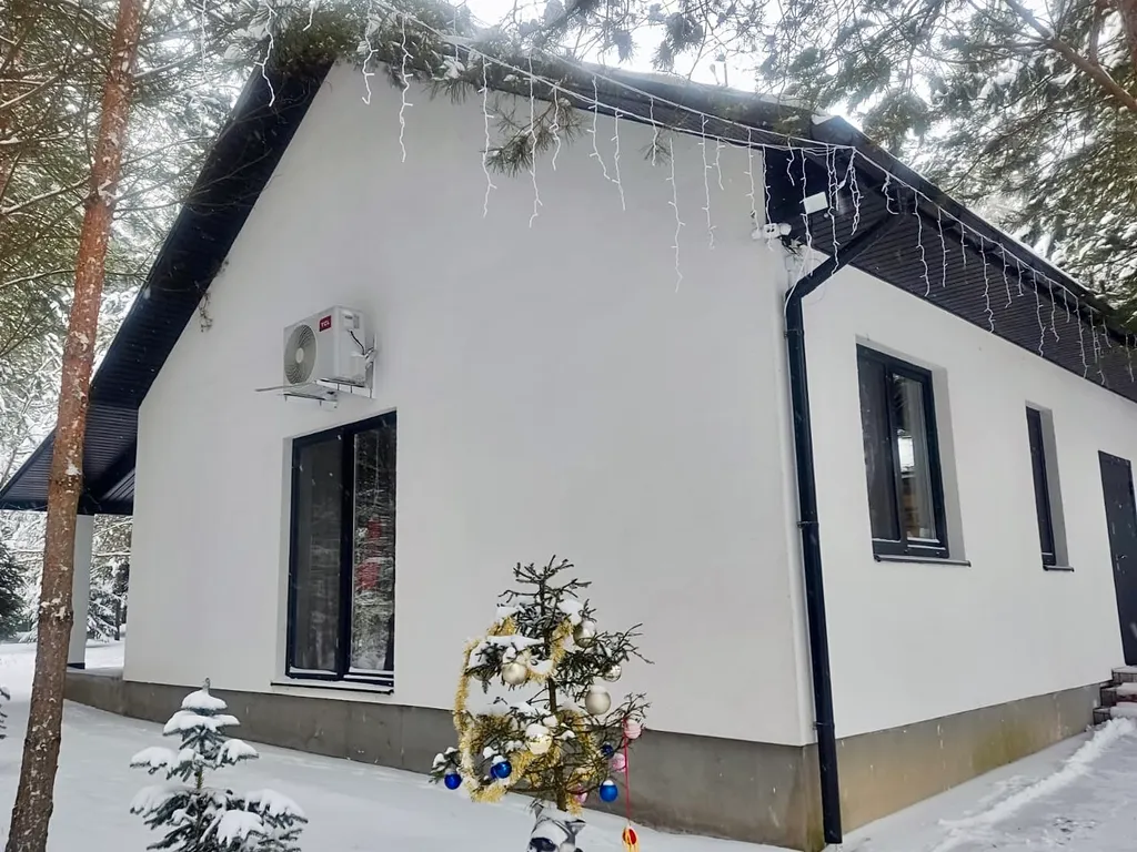 Уютный дом в лесу на 3 семьи