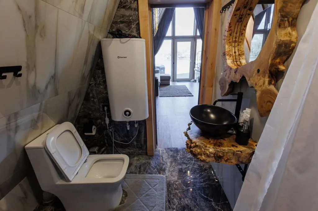 Коттедж Дом с баней и чаном с видом на озеро — Лабинск