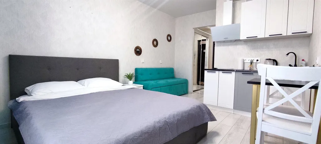 Видовая студия с большой лоджией, кондиционером и джакузи