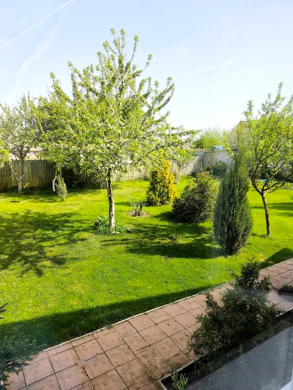 Чистый дом на большую компанию, хорошие матрасы