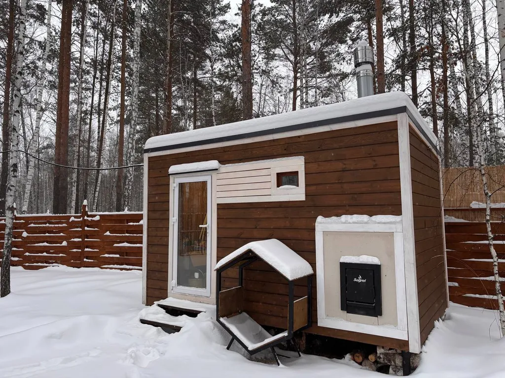 Серый домик