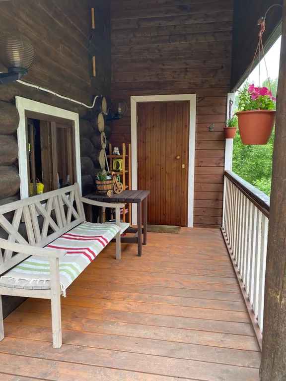 Дом на берегу озера