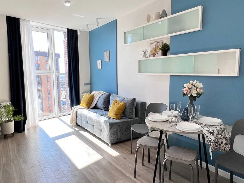 Современная квартира с панорамным видом на Волгу (Уютный Дом)