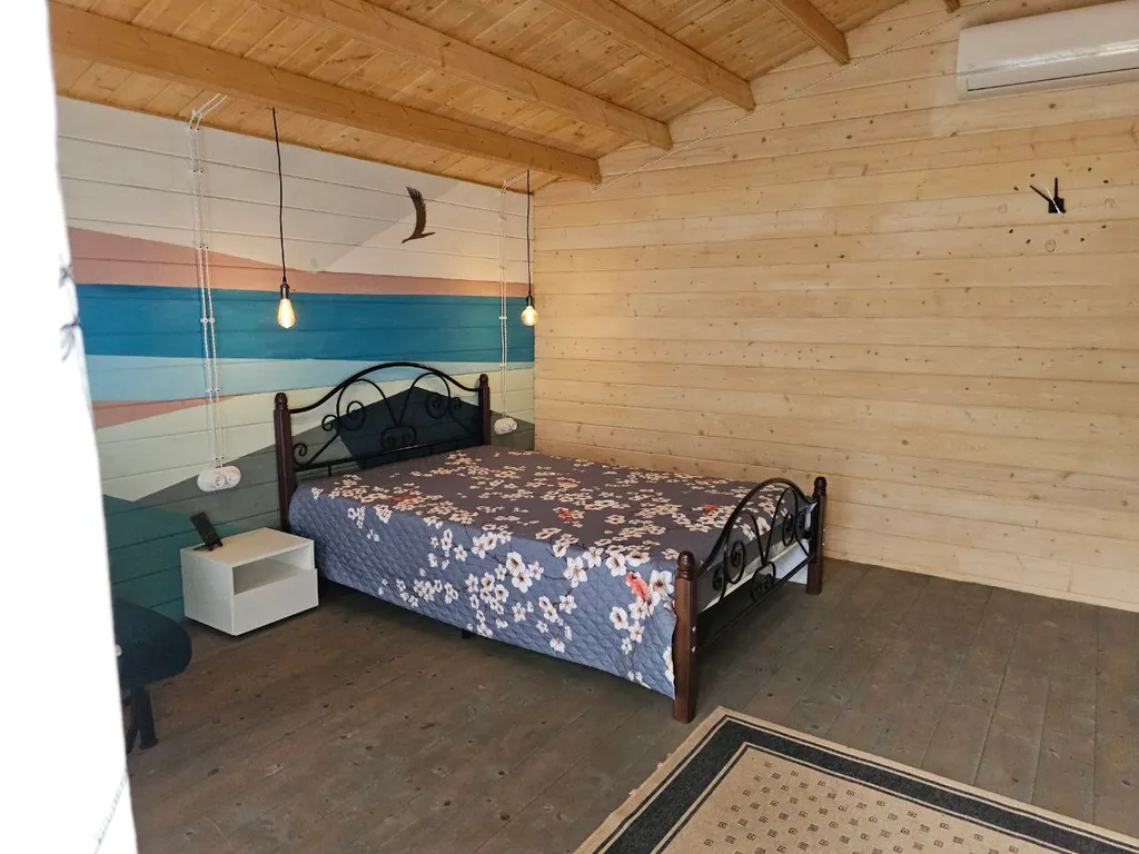 Уютный домик на большом участке с садом