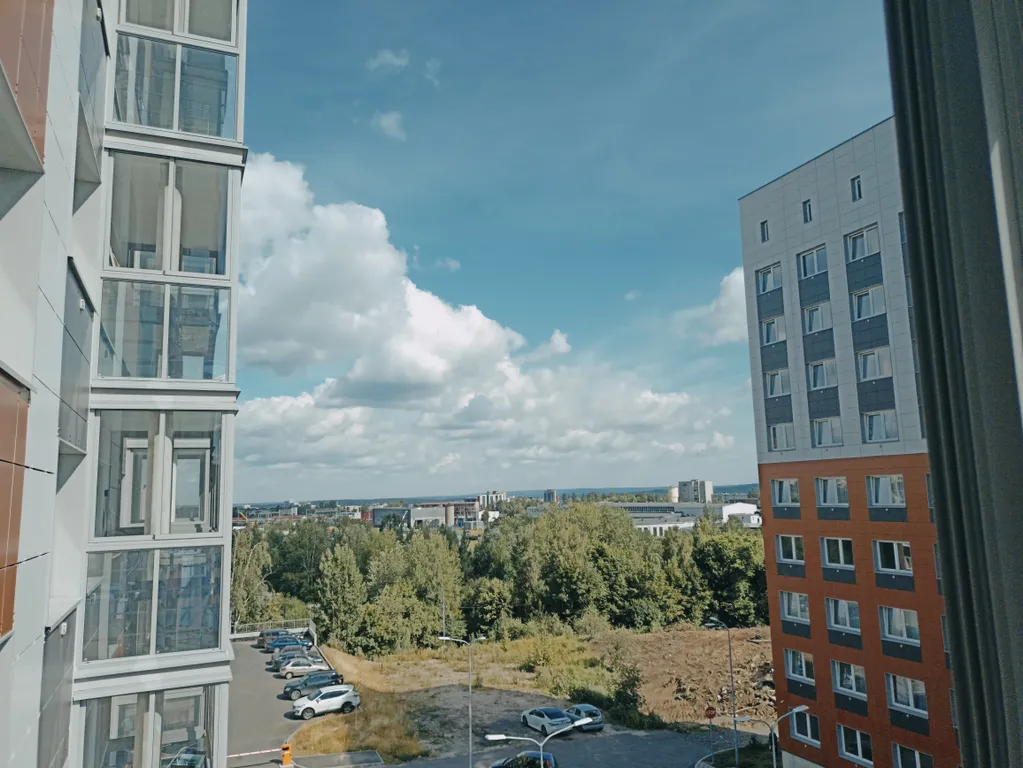 Новая квартира с панорамным балконом в расширенном центре