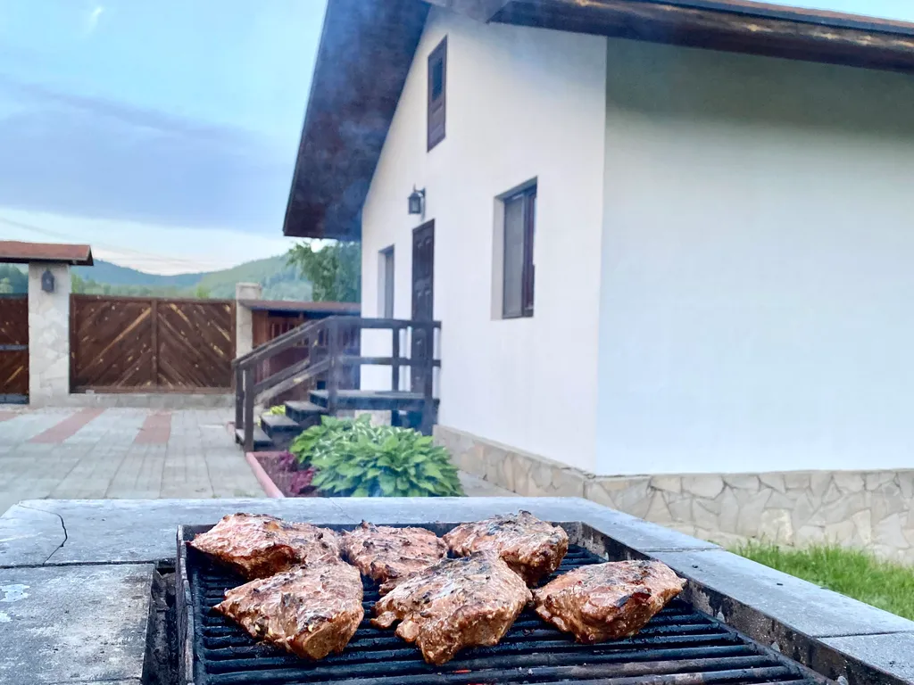 Коттедж Дом с баней в 7 минутах от ГЛК Абзаково — аренда посуточно в Новоабзаково