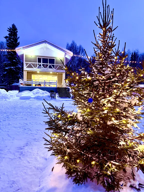 Речное поместье глэмпинг на берегу реки