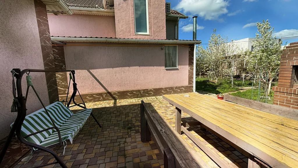 Дом в Анапе с банным чаном для дружной компании в окружении сада