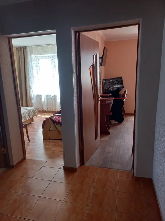 С панорамным видом на море и гору медведь (аю-даг)