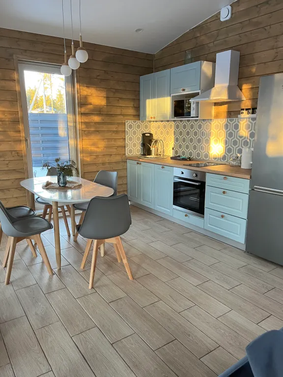 Дом в окружении сосен