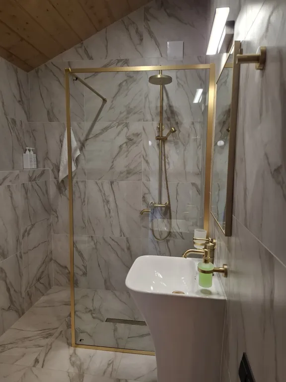 Коттедж в лесу у пруда