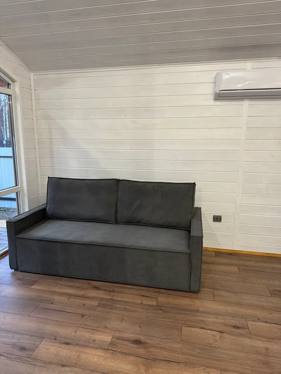 Домик барнхаус в дубовом лесу