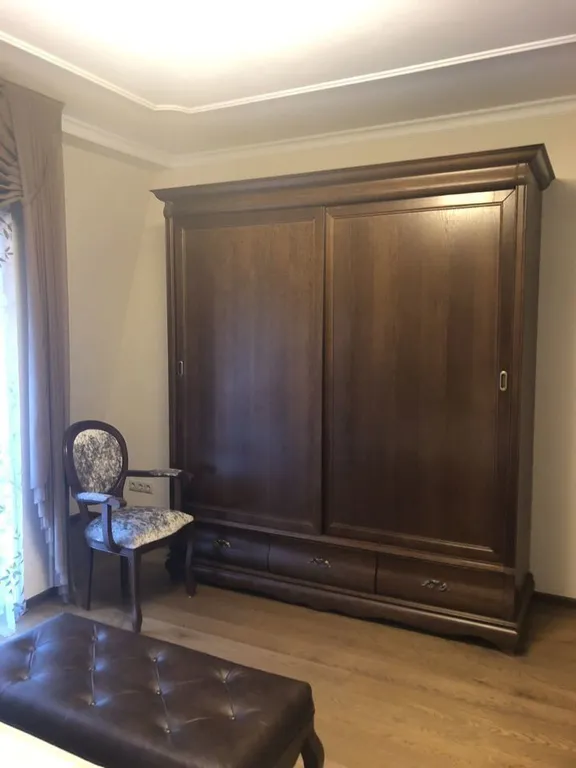 Таунхаус на береговой линии песчаного пляжа с бассейном